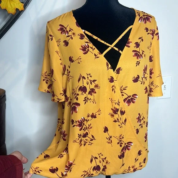 C.C Golden Yellow Flowy Floral Top w/ Crisscross - Size Large - Picture 6 of 12